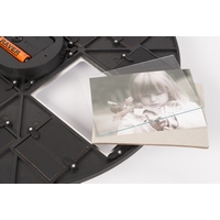 Nástěnné hodiny s fotorámečky