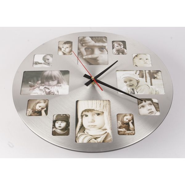 Nástěnné hodiny s fotorámečky