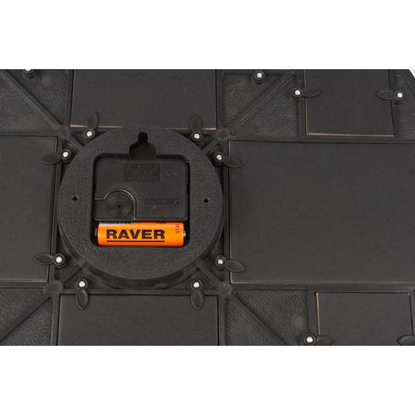 Nástěnné hodiny s fotorámečky