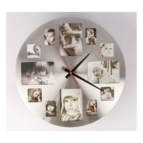 Nástěnné hodiny s fotorámečky